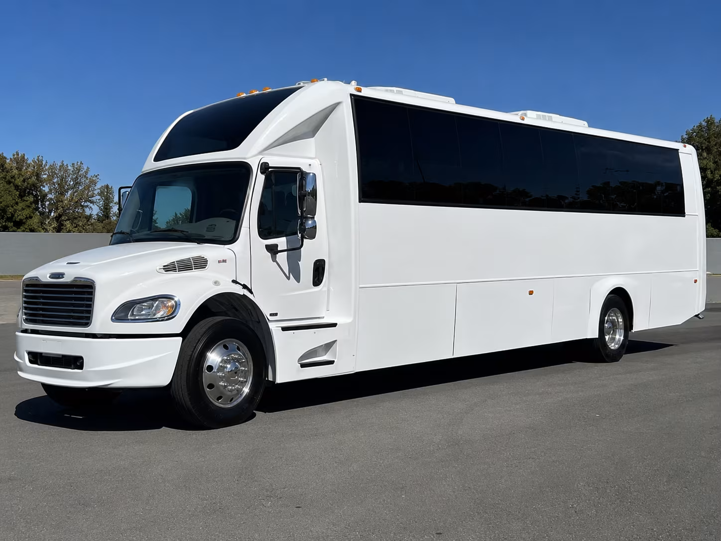 Memphis Birthday, Sweet 16, & Quinceañera Transportation party bus exterior
