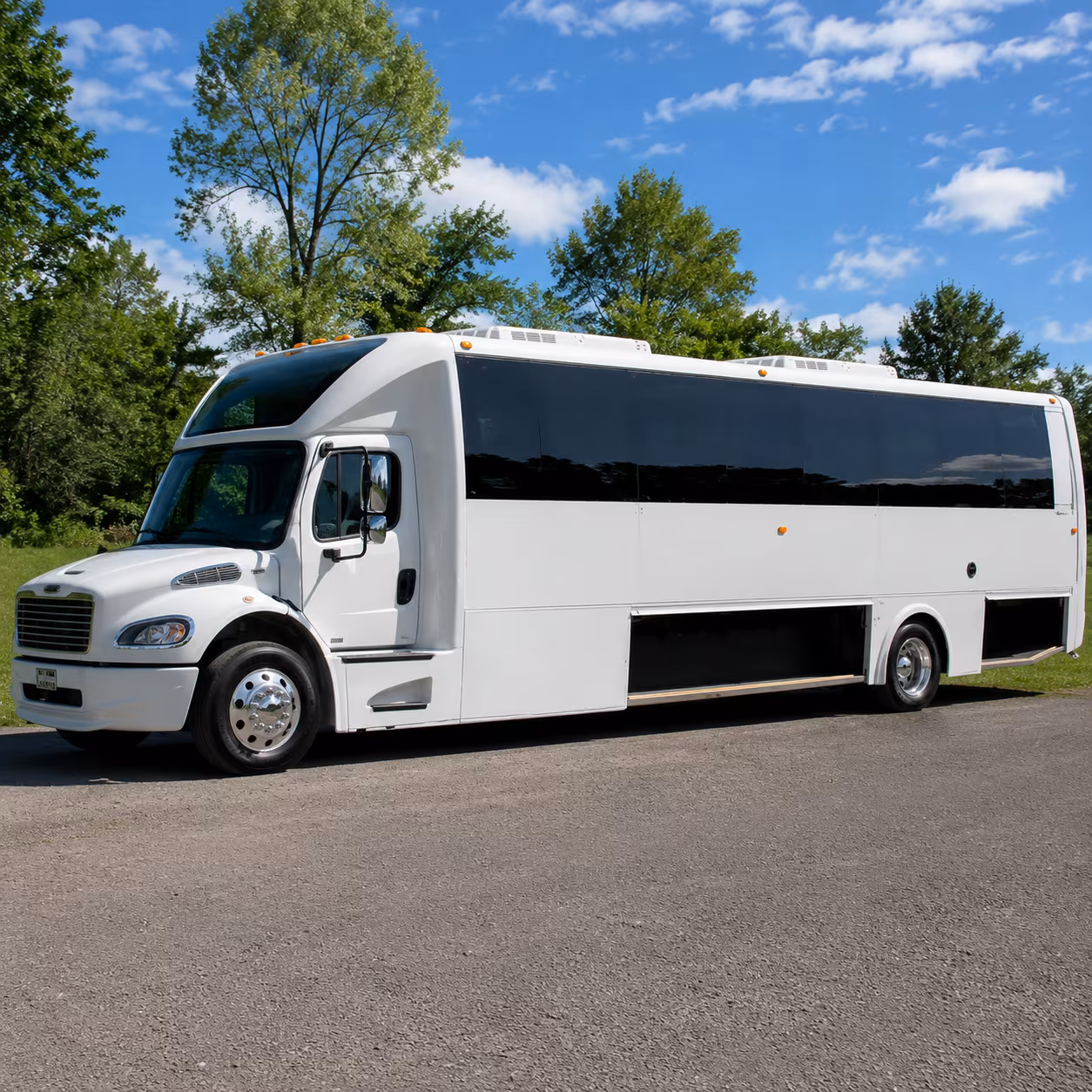 Memphis Birthday, Sweet 16, & Quinceañera Transportation party bus exterior