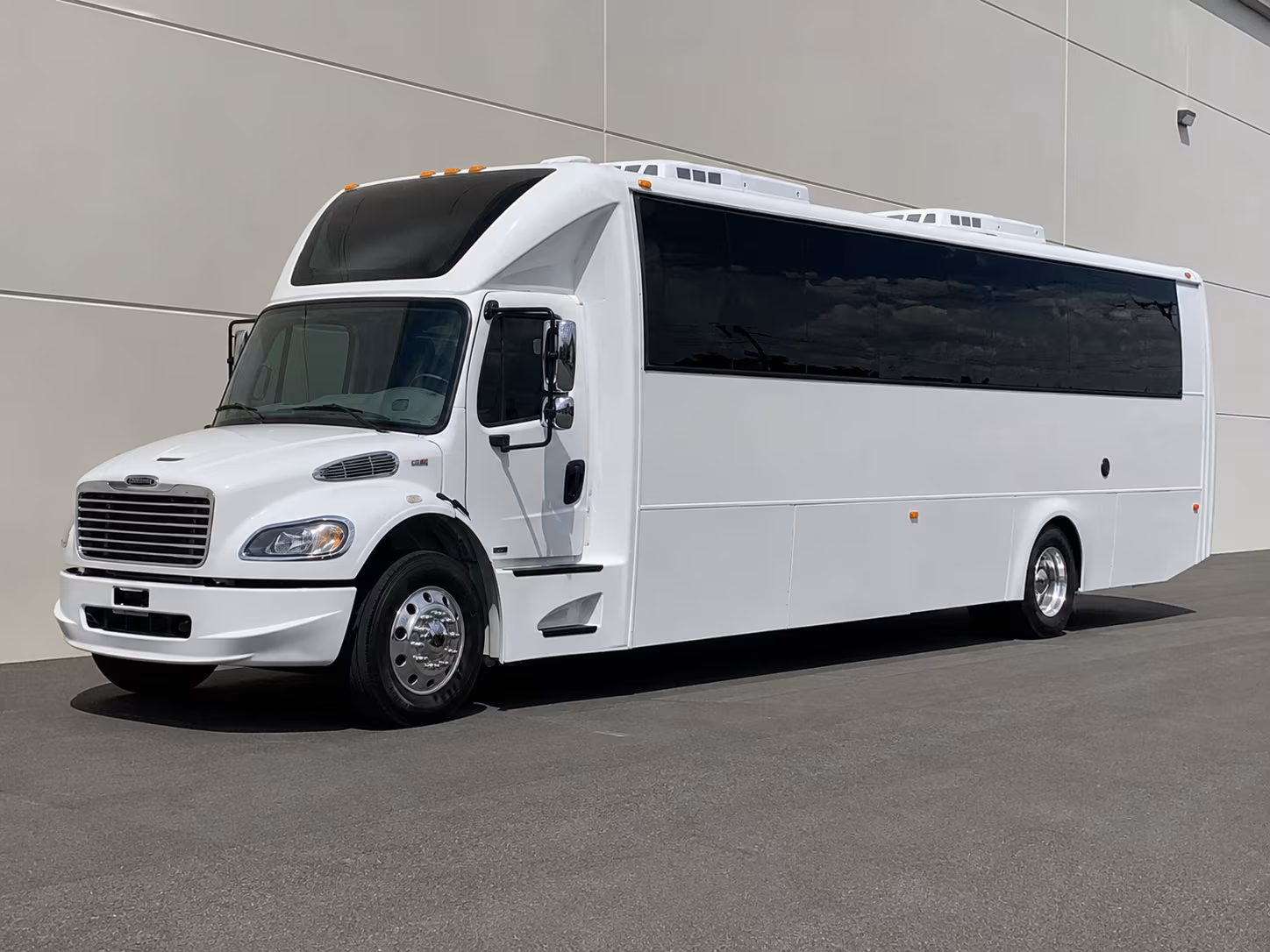 Memphis Winery Tour & Pub Crawl Transportation party bus exterior